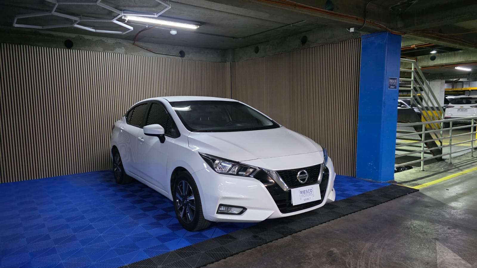 NISSAN VERSA 2022 - Foto 4 de 14