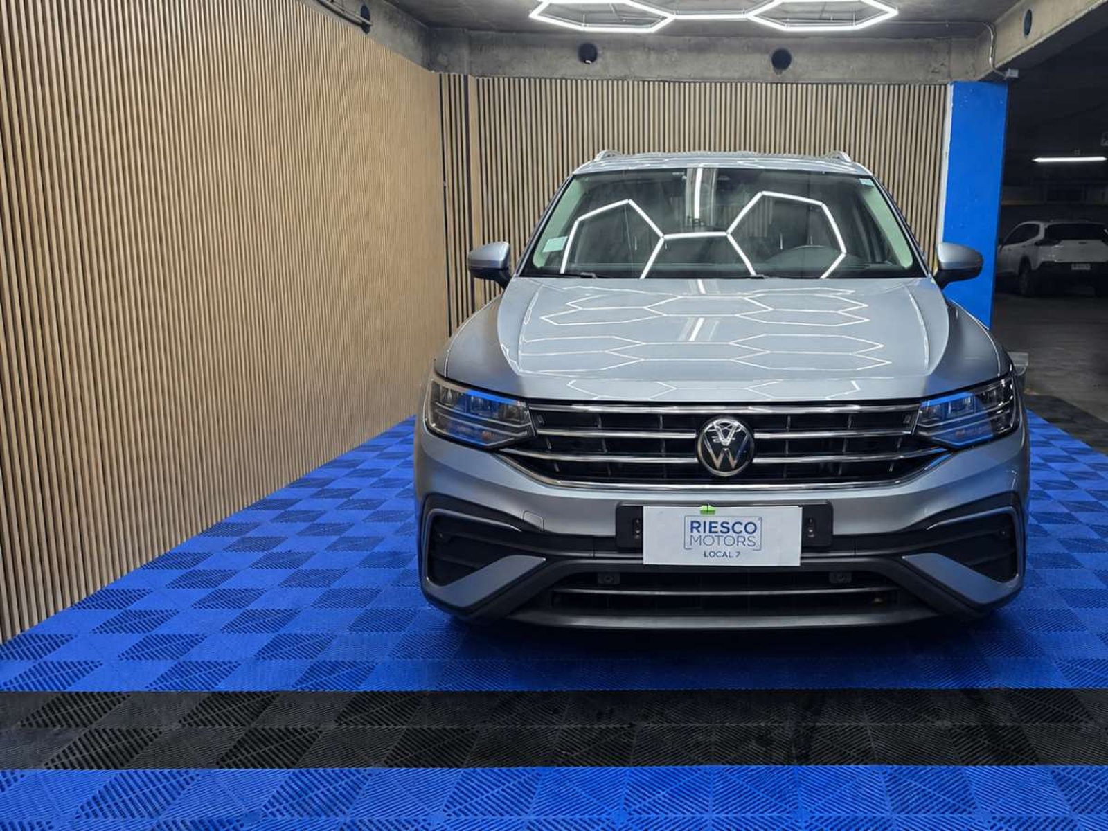 Volkswagen TIGUAN Comfortline 1.4 TSI 2023 - Foto 3 de 13