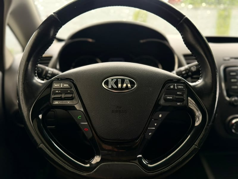 Kia CERATO 5 CERATO 5 EX 1.6 2017 - Imagen 9 de 10