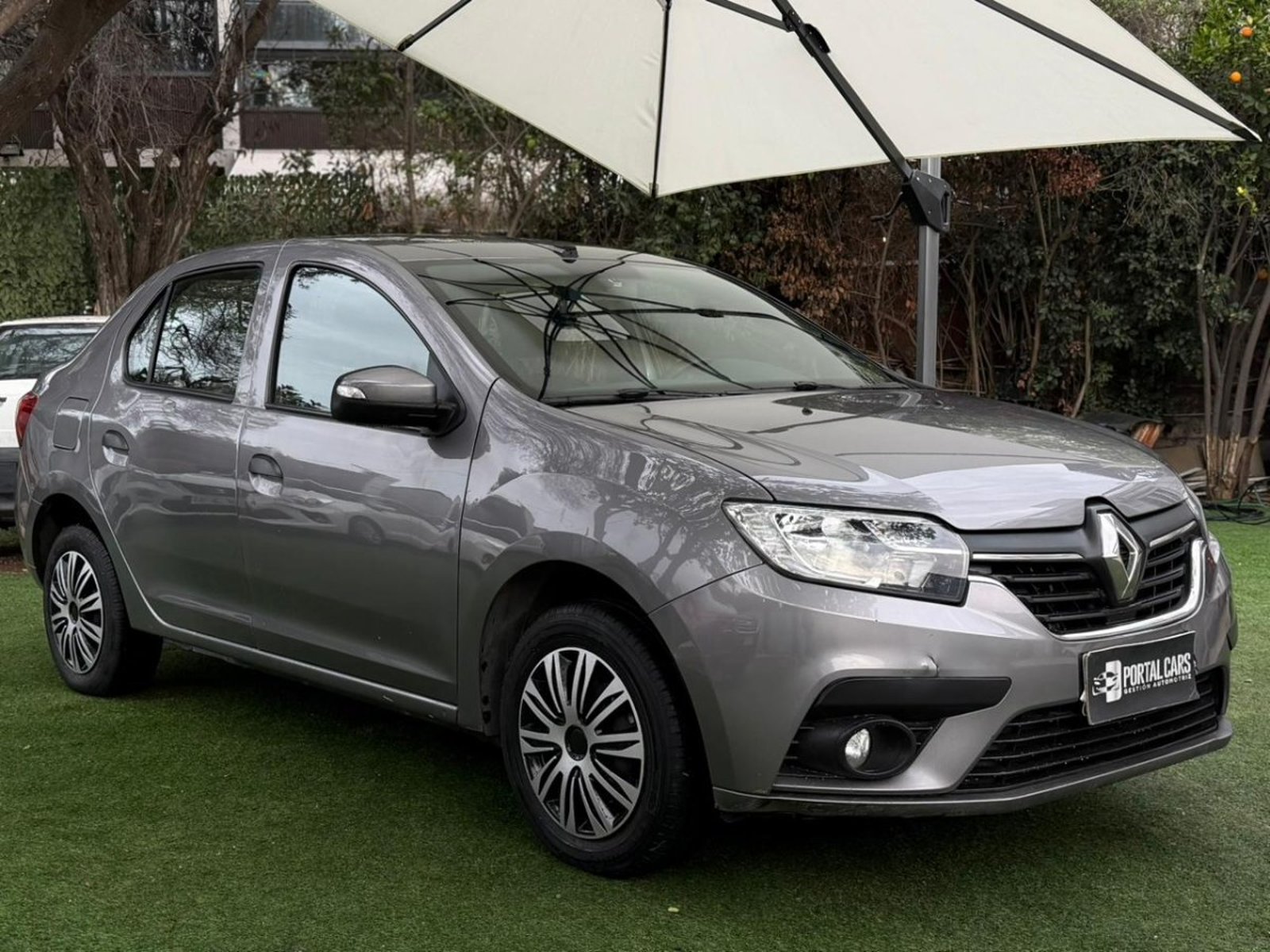 Renault SYMBOL Zen 1.6 Mécanico 2022 - Foto 2 de 10