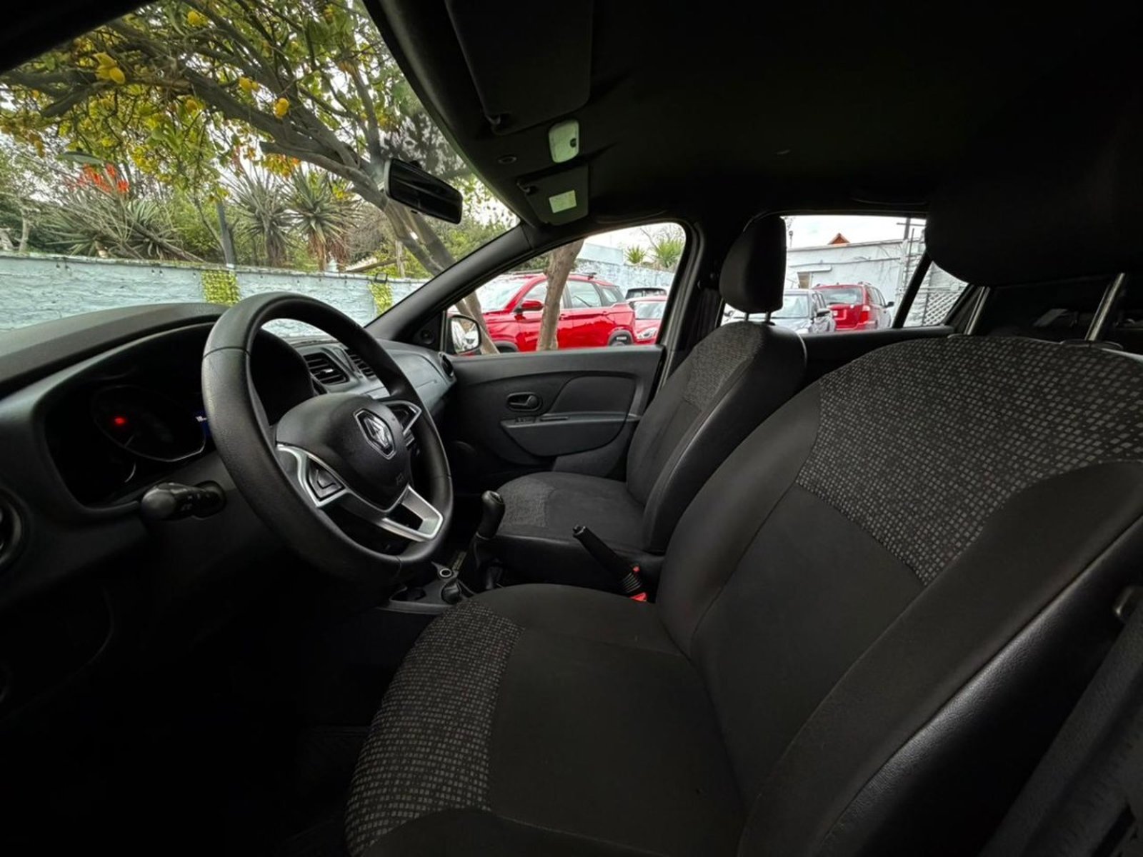 Renault SYMBOL Zen 1.6 Mécanico 2022 - Imagen 6 de 10