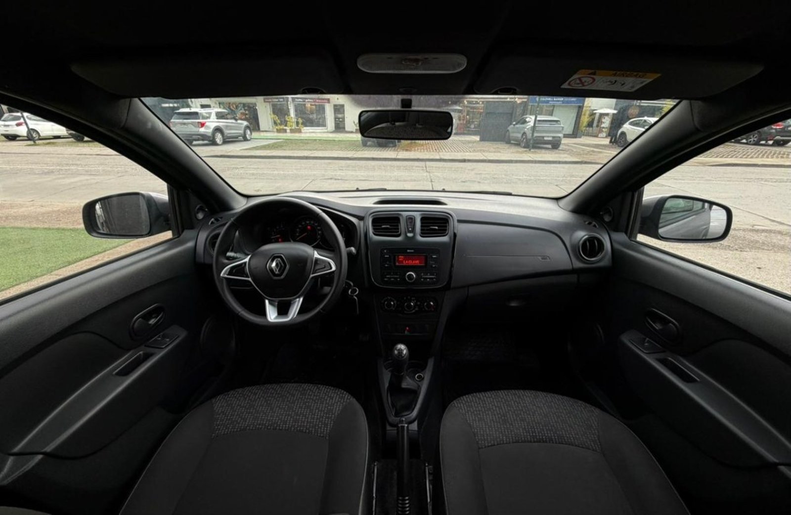 Renault SYMBOL Zen 1.6 Mécanico 2022 - Imagen 9 de 10