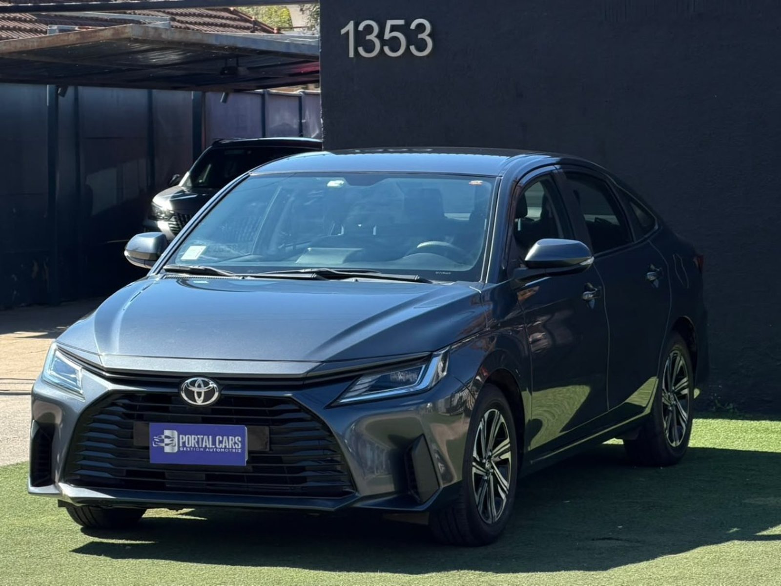 Toyota YARIS E 1.5 2023 - Imagen 7 de 10