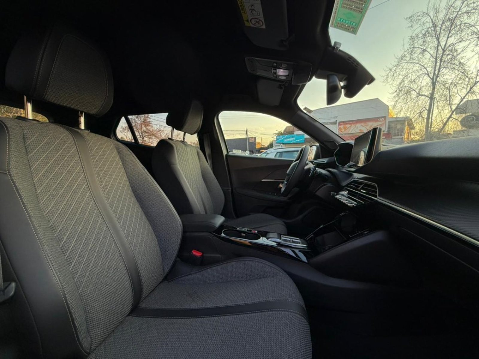 Peugeot 2008 1.5 BLUE HDI 130 2024 - Imagen 9 de 10