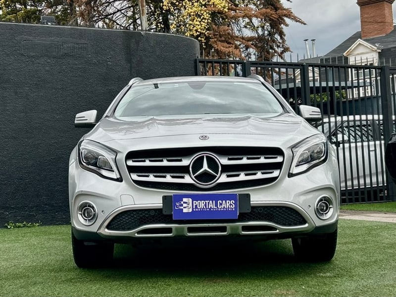 Mercedes-Benz GLA 200 2.1 DIESEL 4X2 AT 5P 2018 - Imagen 8 de 10