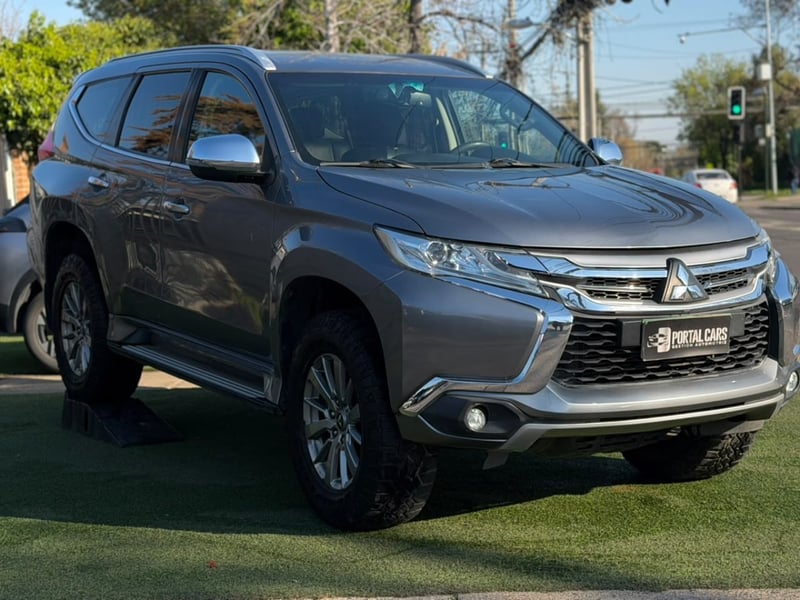 Mitsubishi MONTERO SPORT 2.4 2018 - Imagen 3 de 10