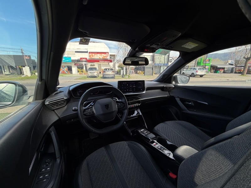 Peugeot 2008 Allure 130 1.2 AUT 2024 - Imagen 8 de 10