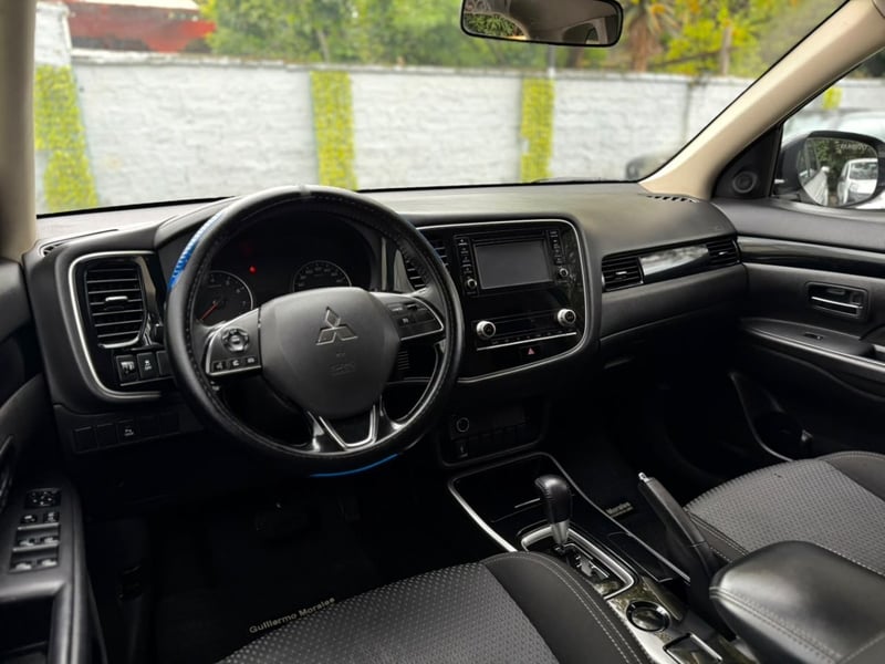 Mitsubishi OUTLANDER CVT 2.0 AUT 2022 - Imagen 9 de 10
