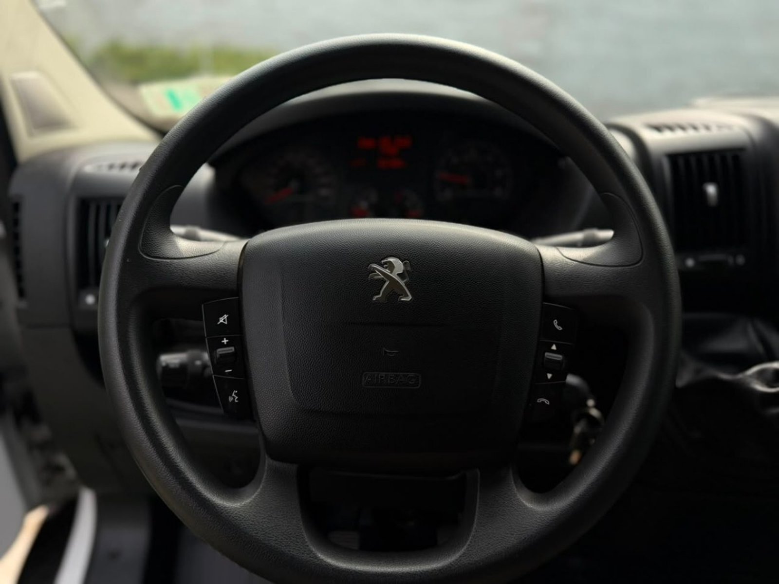 Peugeot BOXER HDI L2H2 2.0 2022 - Imagen 8 de 10