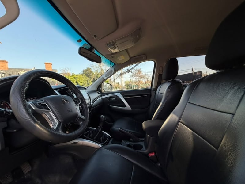 Mitsubishi MONTERO SPORT 2.4 2018 - Imagen 9 de 10