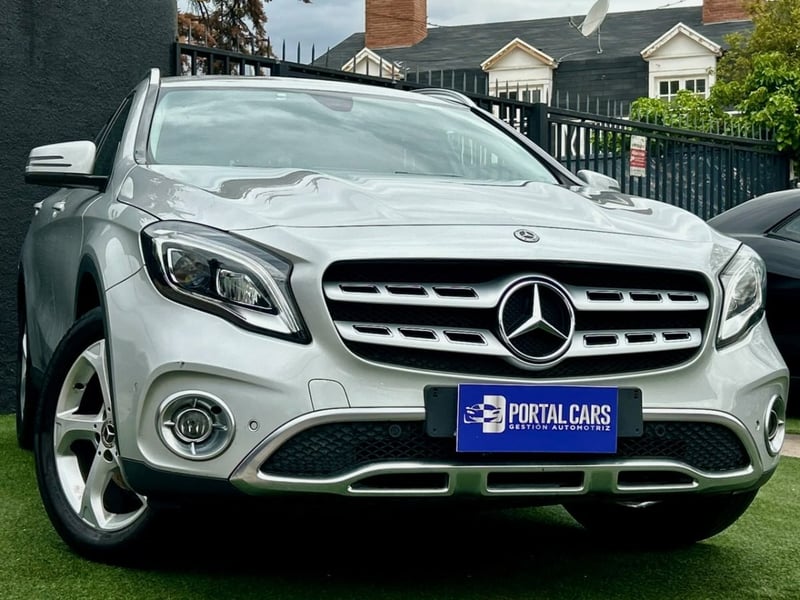 Mercedes-Benz GLA 200 2.1 DIESEL 4X2 AT 5P 2018 - Imagen 7 de 10