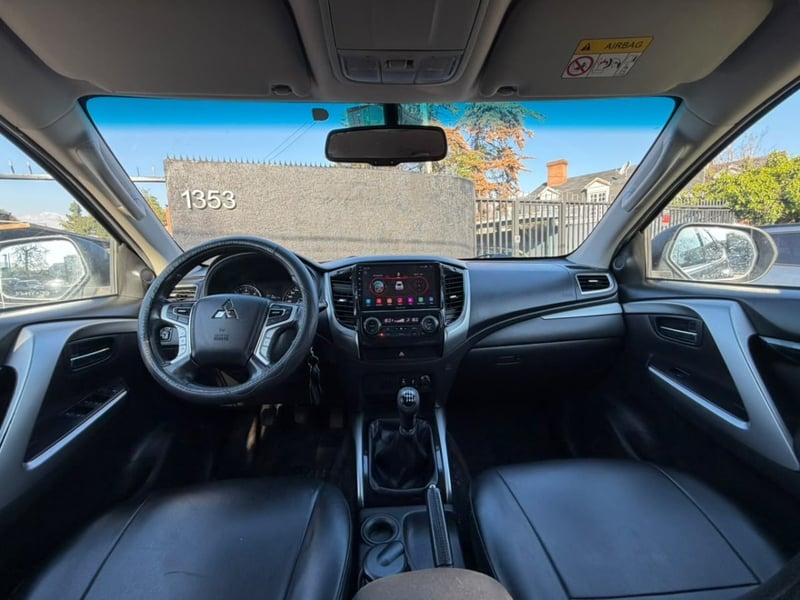 Mitsubishi MONTERO SPORT 2.4 2018 - Imagen 8 de 10