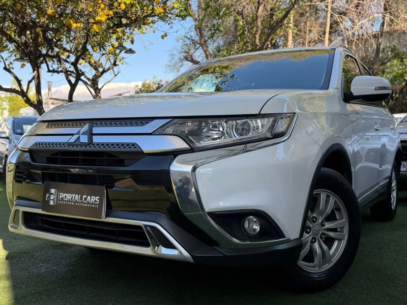 Mitsubishi OUTLANDER CVT 2.0 AUT 2022 - Imagen 7 de 10