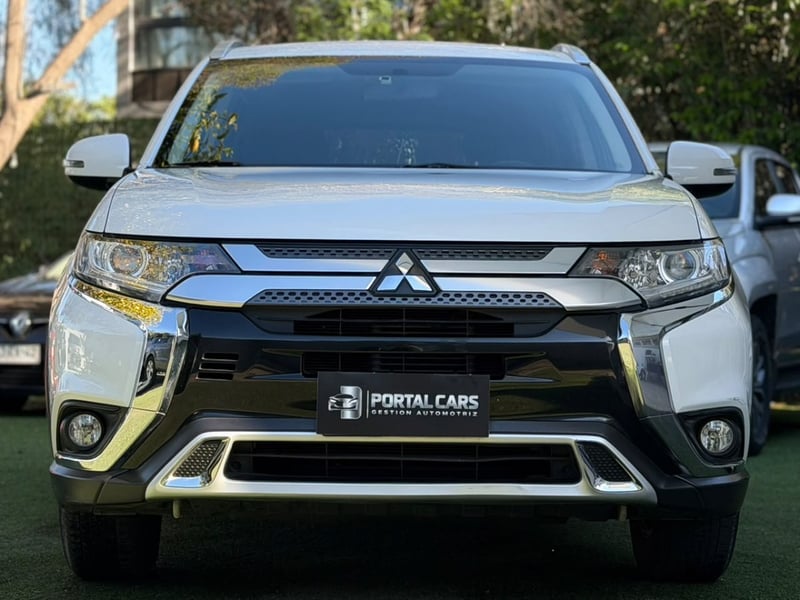 Mitsubishi OUTLANDER CVT 2.0 AUT 2022 - Imagen 4 de 10