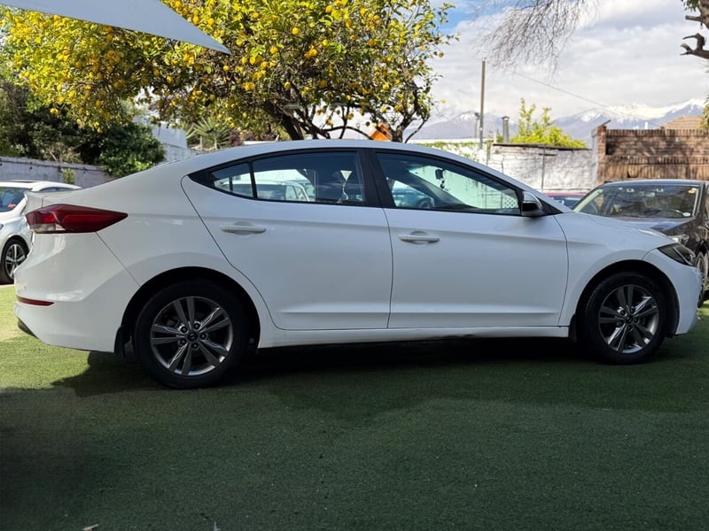 Hyundai ELANTRA GLS 1.6 AT 2017 - Imagen 8 de 10