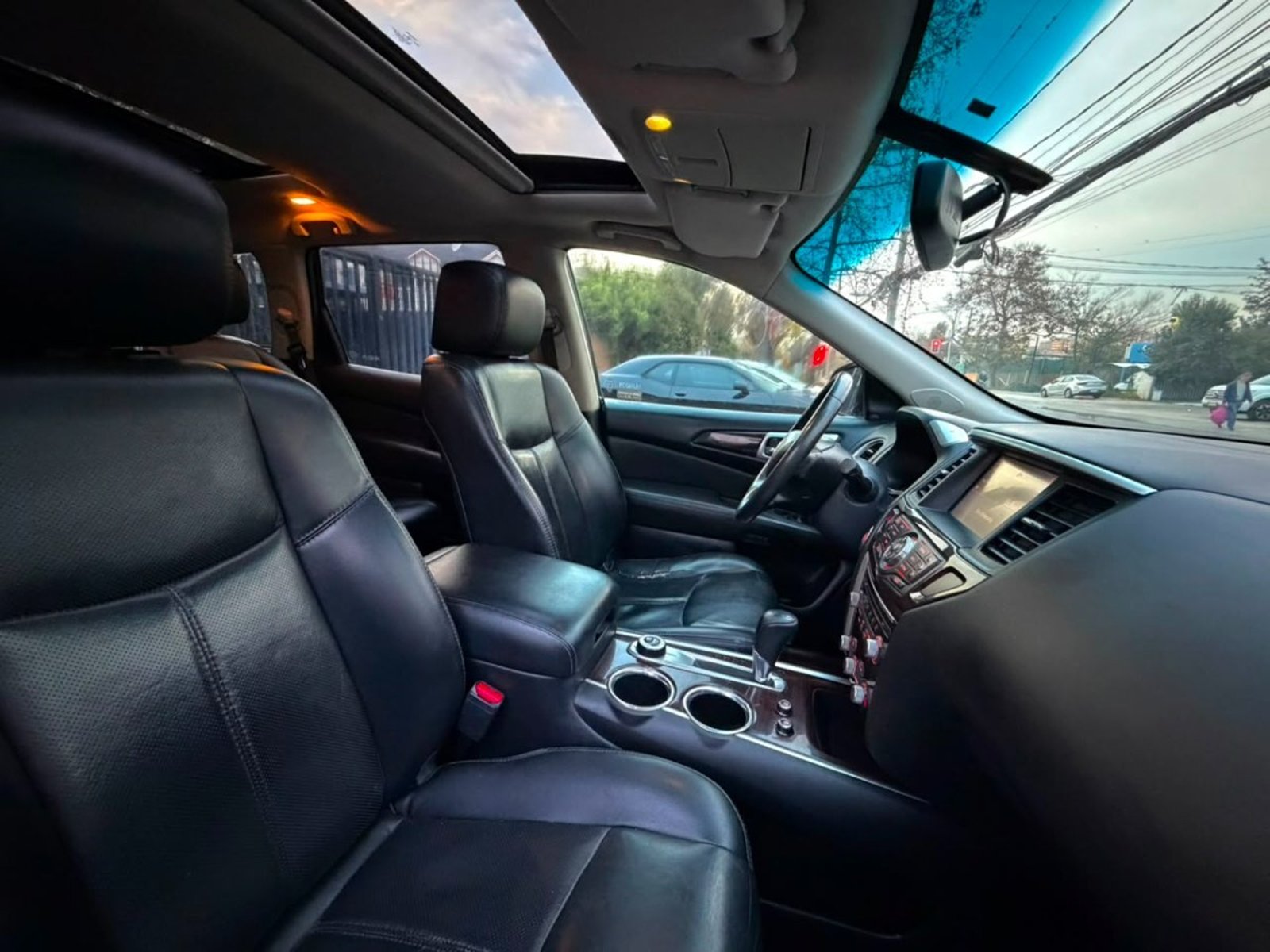 Nissan PATHFINDER Exclusive 4x4 3.5 AUT 2016 - Imagen 8 de 10