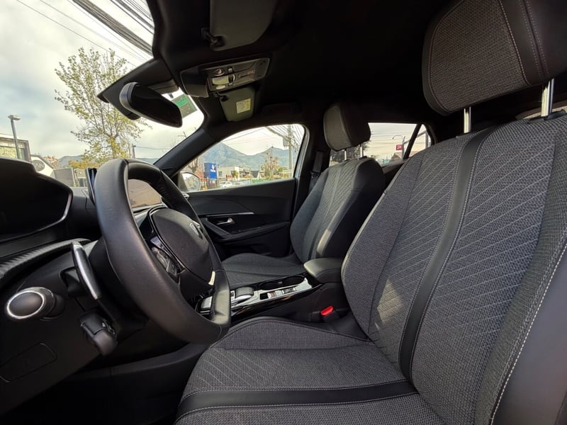 Peugeot 2008 Allure 130 1.2 AUT 2024 - Imagen 7 de 10