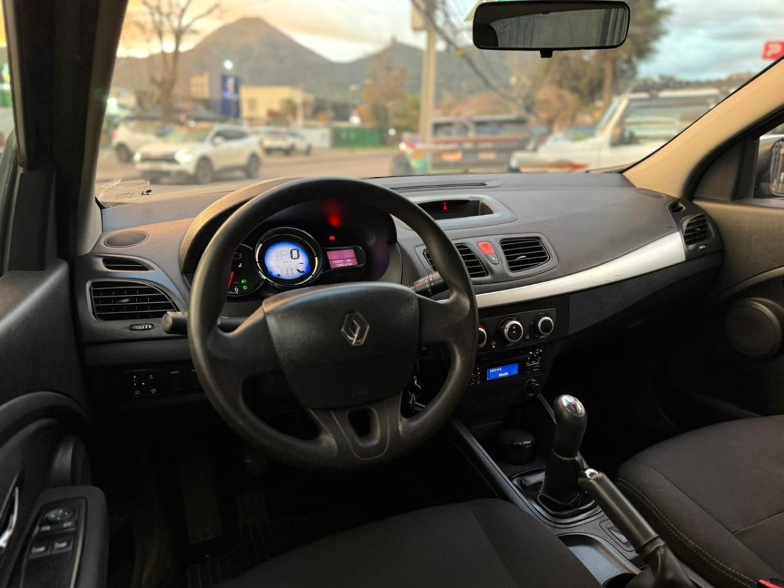 Renault FLUENCE Autentique 1.6 2015 - Imagen 8 de 10