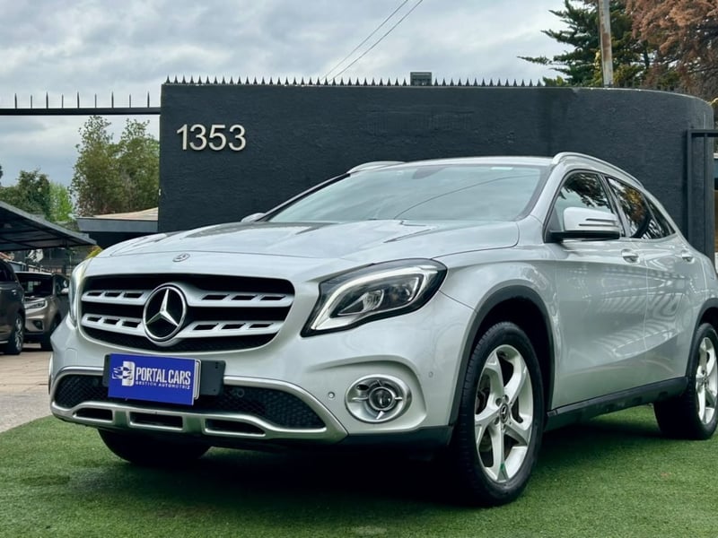 Mercedes-Benz GLA 200 2.1 DIESEL 4X2 AT 5P 2018 - Imagen 4 de 10