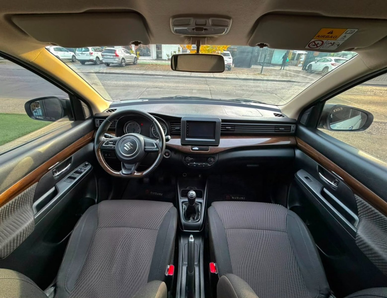Suzuki ERTIGA GLX 1.5 FULL 2022 - Imagen 9 de 10