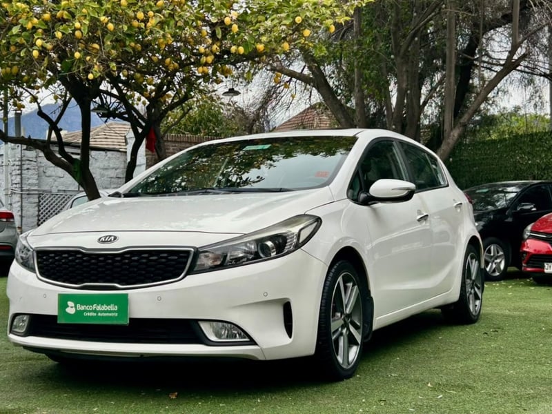 Kia CERATO 5 CERATO 5 EX 1.6 2017 - Imagen 4 de 10