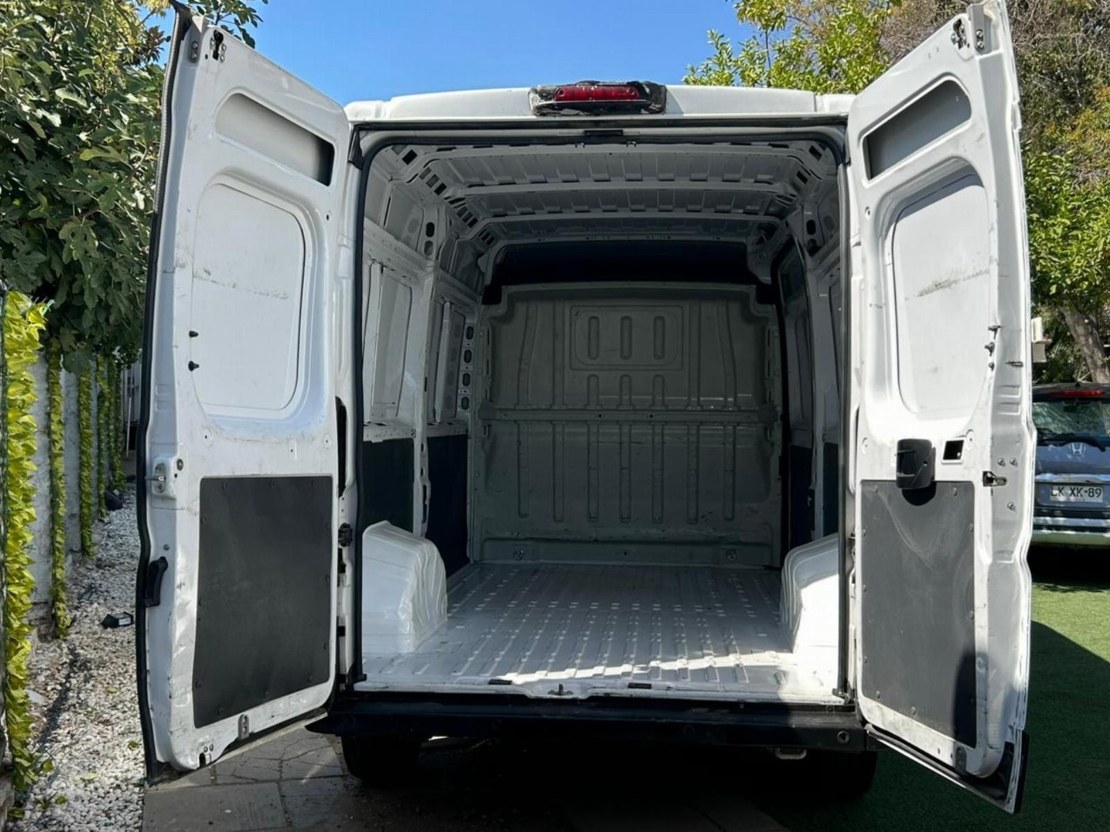 Peugeot BOXER HDI L2H2 2.0 2022 - Foto 5 de 10