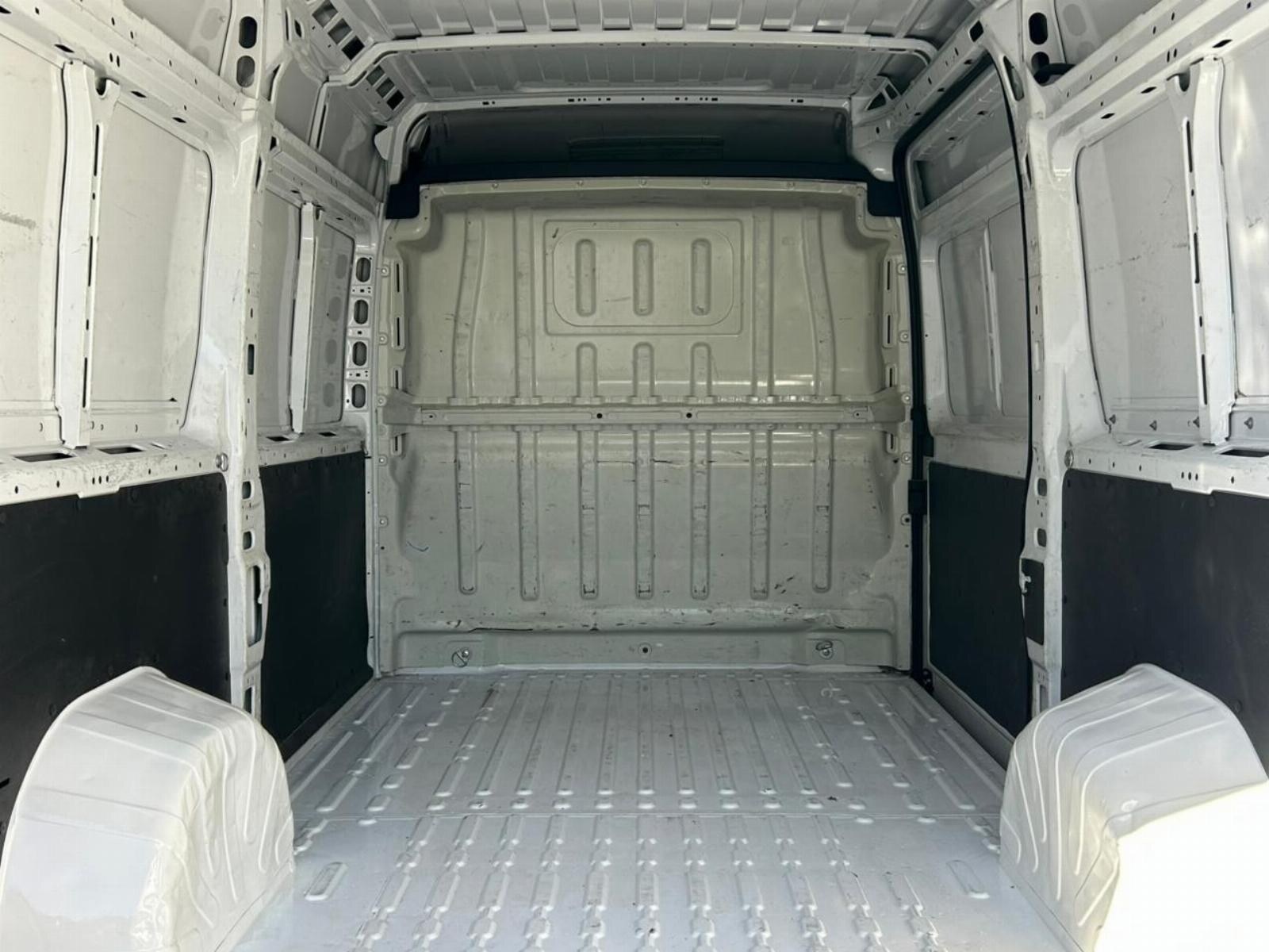 Peugeot BOXER HDI L2H2 2.0 2022 - Imagen 6 de 10