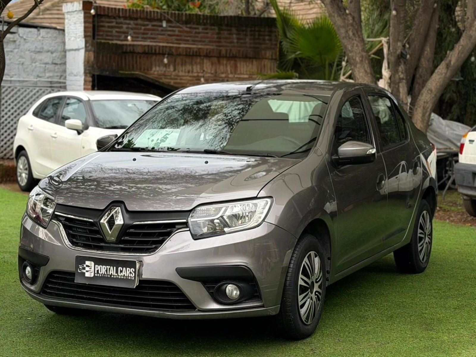 Renault SYMBOL Zen 1.6 Mécanico 2022 - Foto 4 de 10