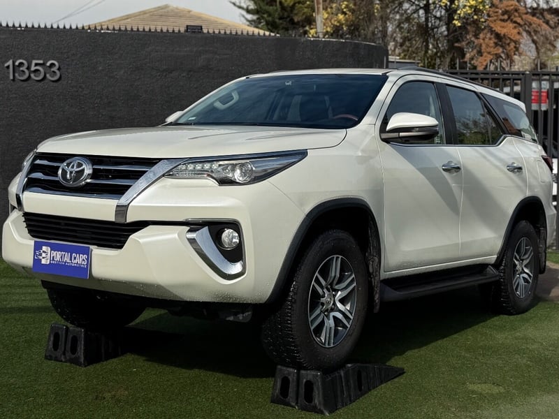Toyota FORTUNER 2.7 SRV AUT 2019 - Imagen 3 de 10
