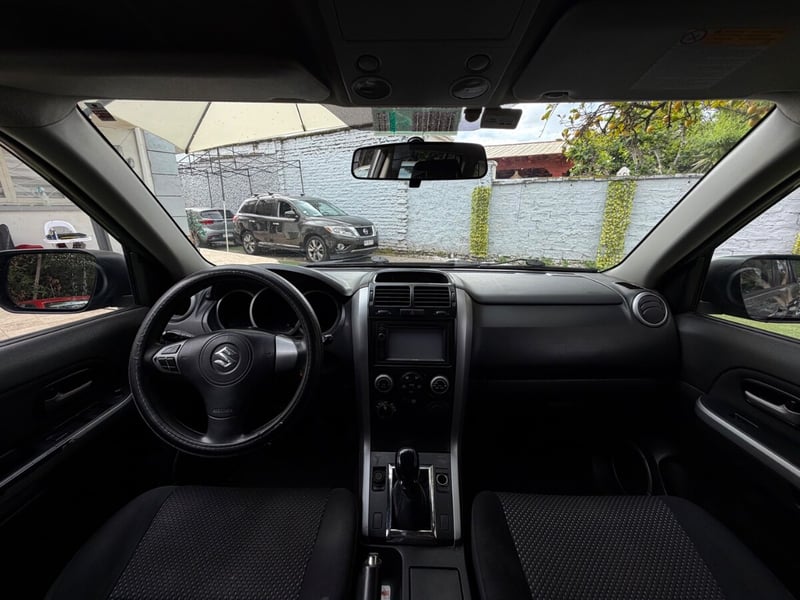 Suzuki GRAND NOMADE 2.0 GLX 2 4X4 2008 - Imagen 8 de 10