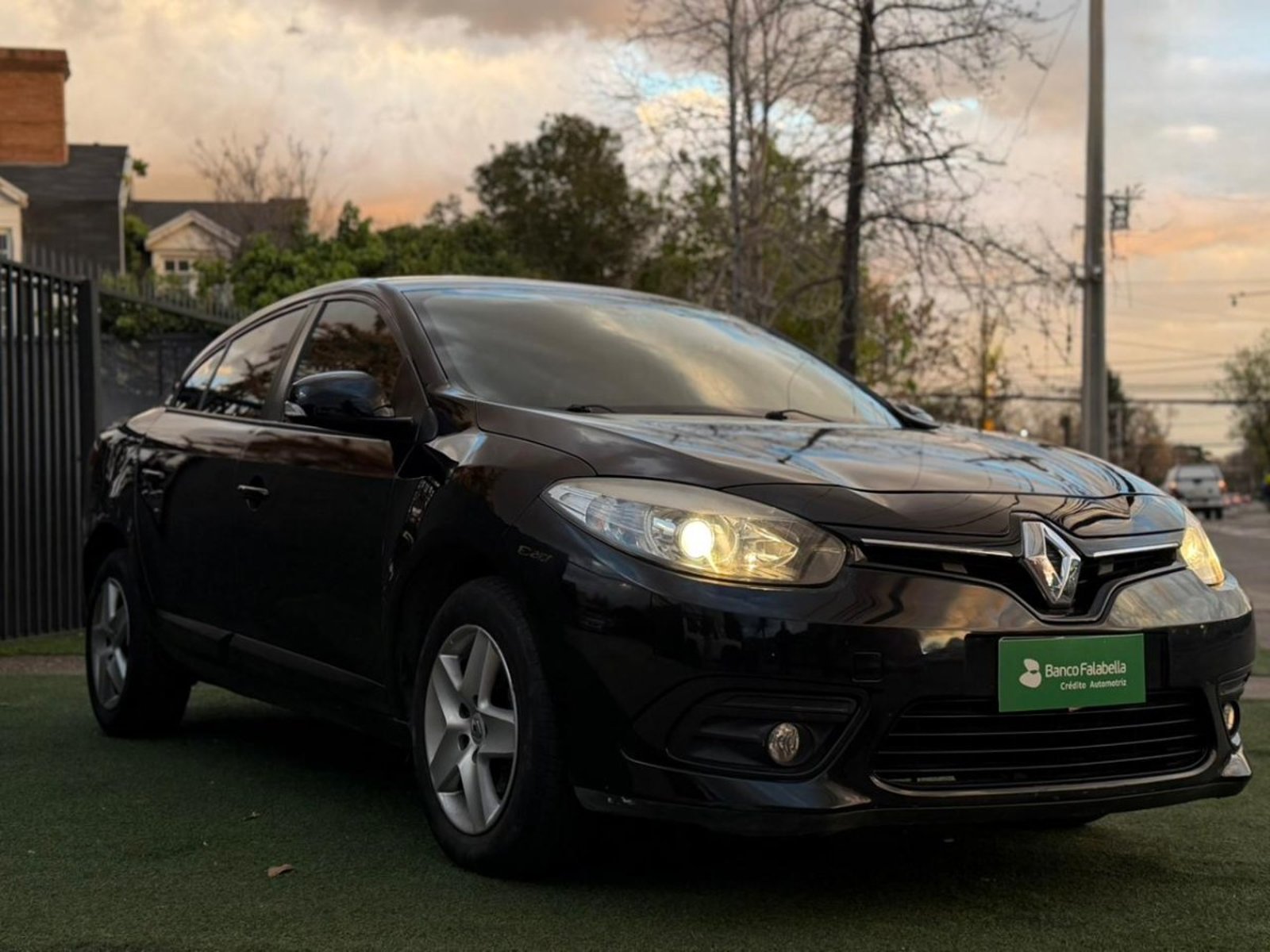 Renault FLUENCE Autentique 1.6 2015 - Foto 2 de 10
