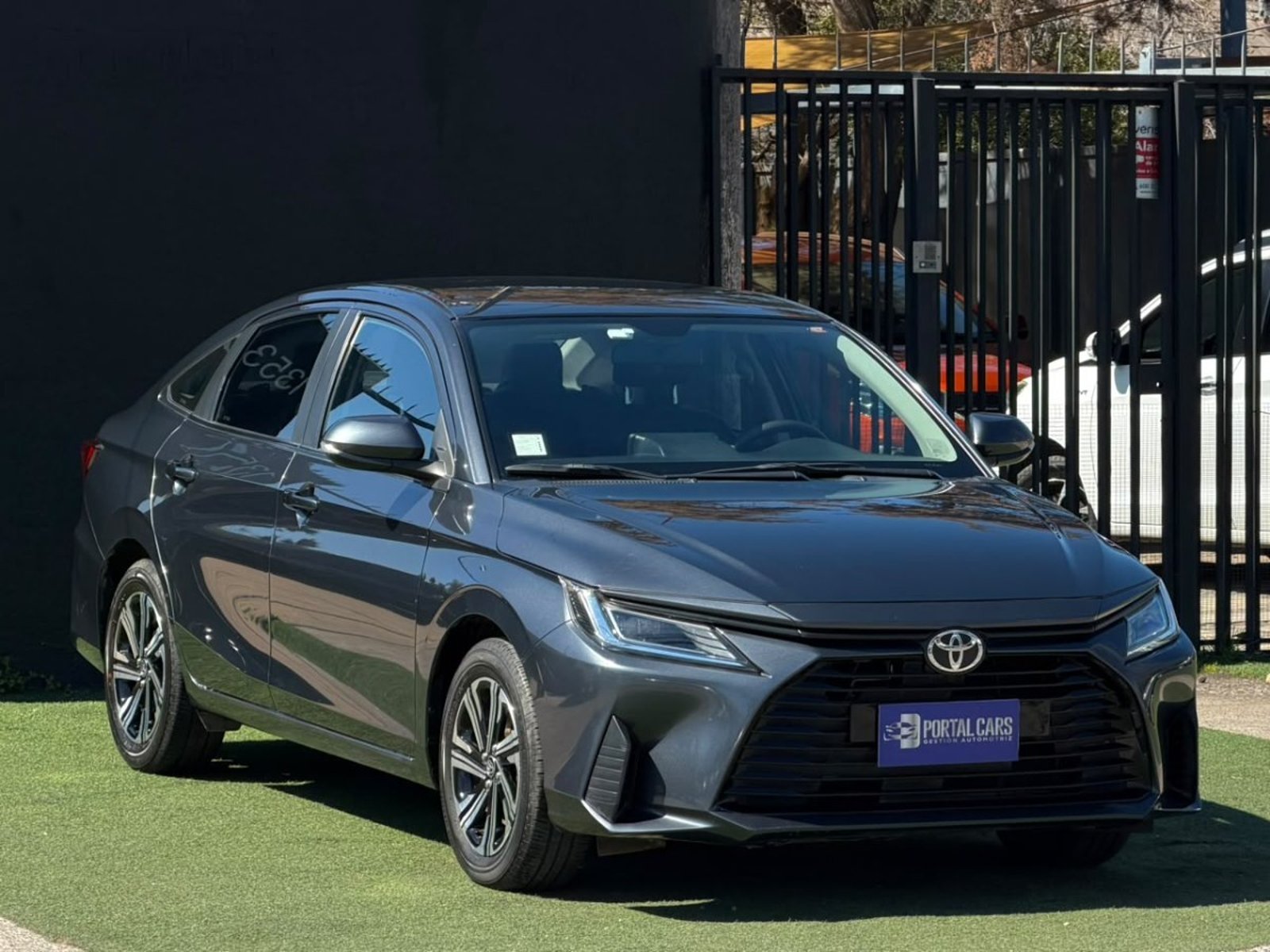 Toyota YARIS E 1.5 2023 - Imagen 5 de 10