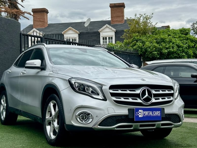 Mercedes-Benz GLA 200 2.1 DIESEL 4X2 AT 5P 2018 - Imagen 9 de 10