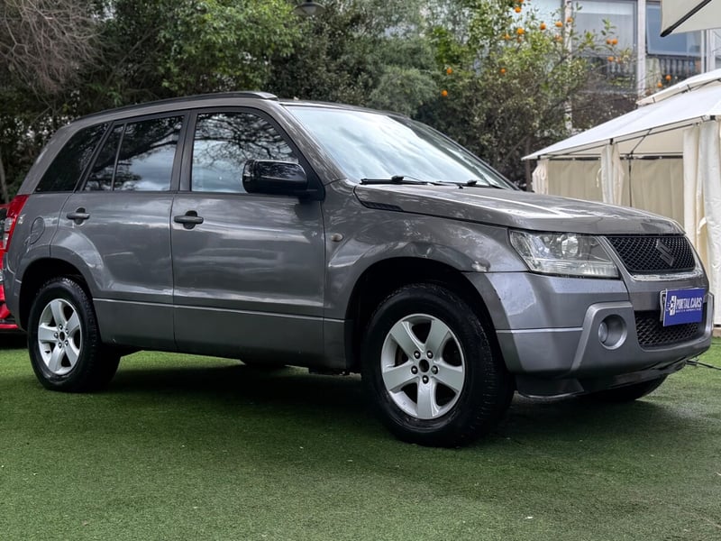 Suzuki GRAND NOMADE 2.0 GLX 2 4X4 2008 - Imagen 5 de 10