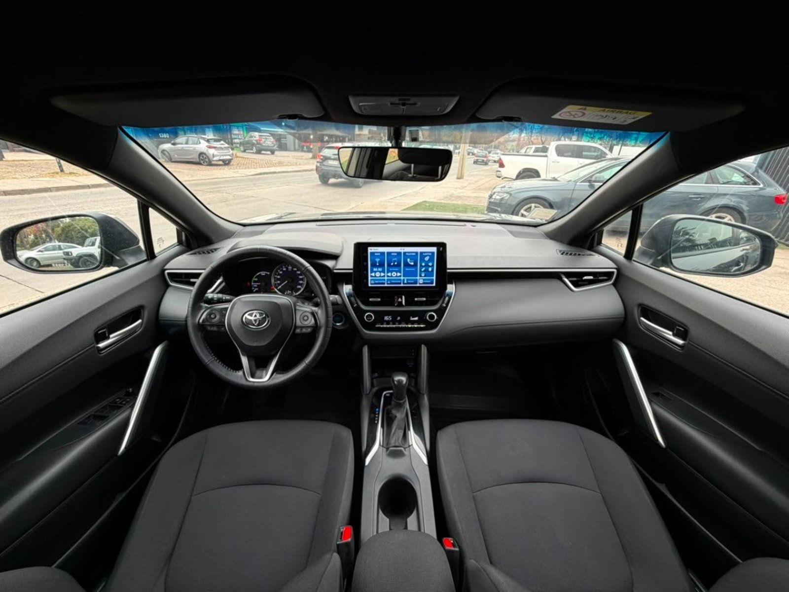 Toyota COROLLA CROSS 1.8 HÍBRIDO 2023 - Imagen 8 de 10