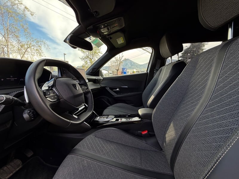 Peugeot 2008 Allure 130 1.2 AUT 2024 - Imagen 6 de 10