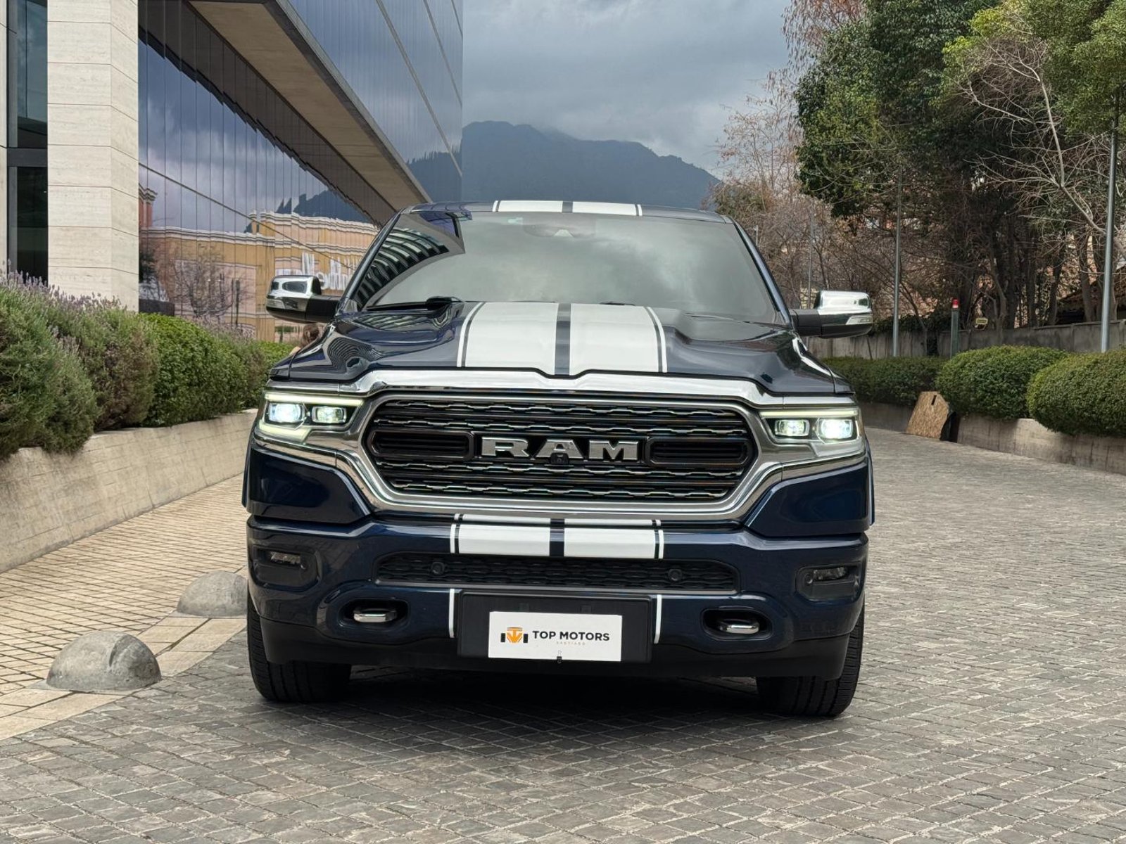 RAM Ram 1500 LIMITED 5.7 2022 - Foto 2 de 19
