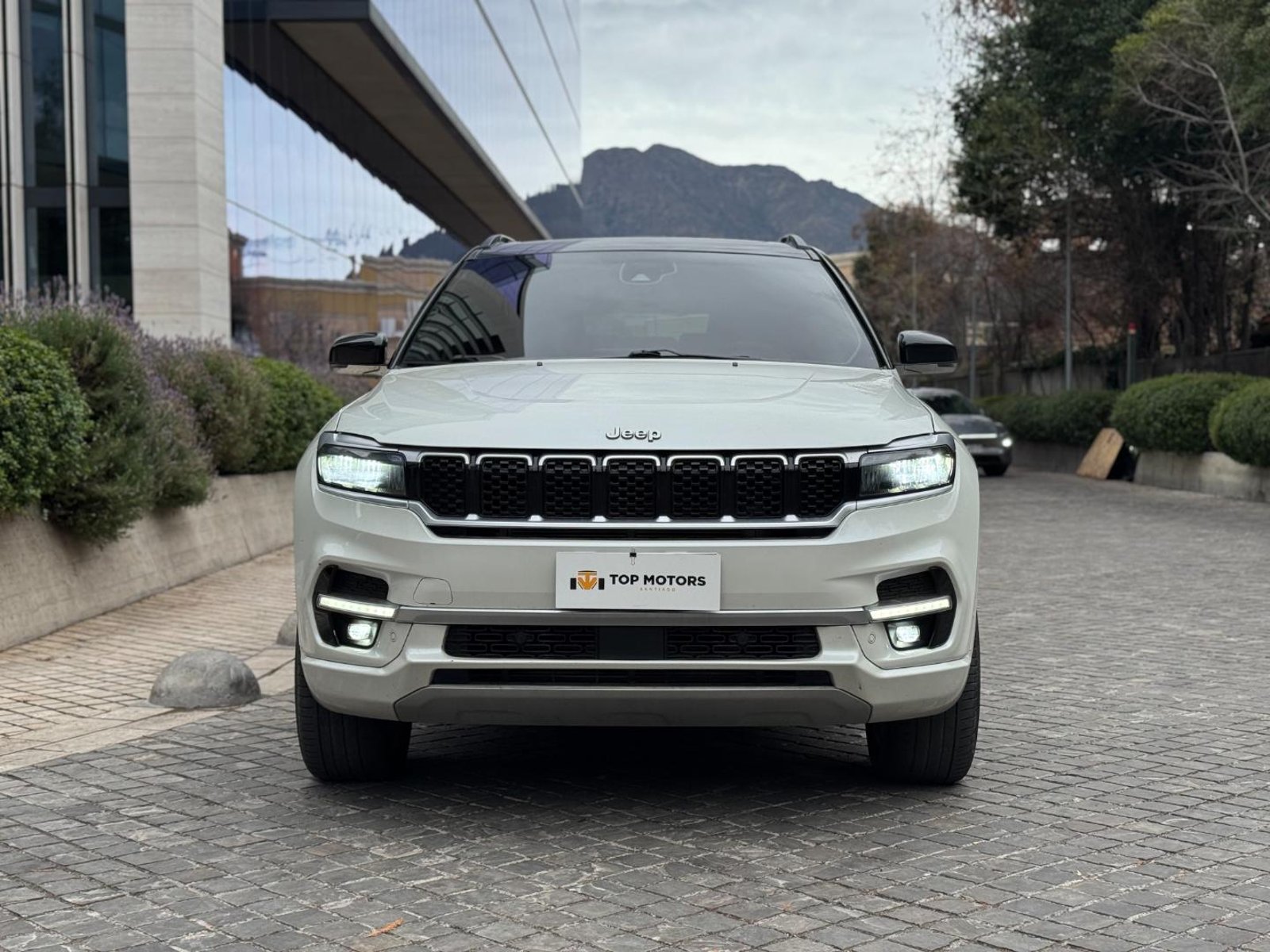 Jeep COMMANDER 2023 - Foto 2 de 20