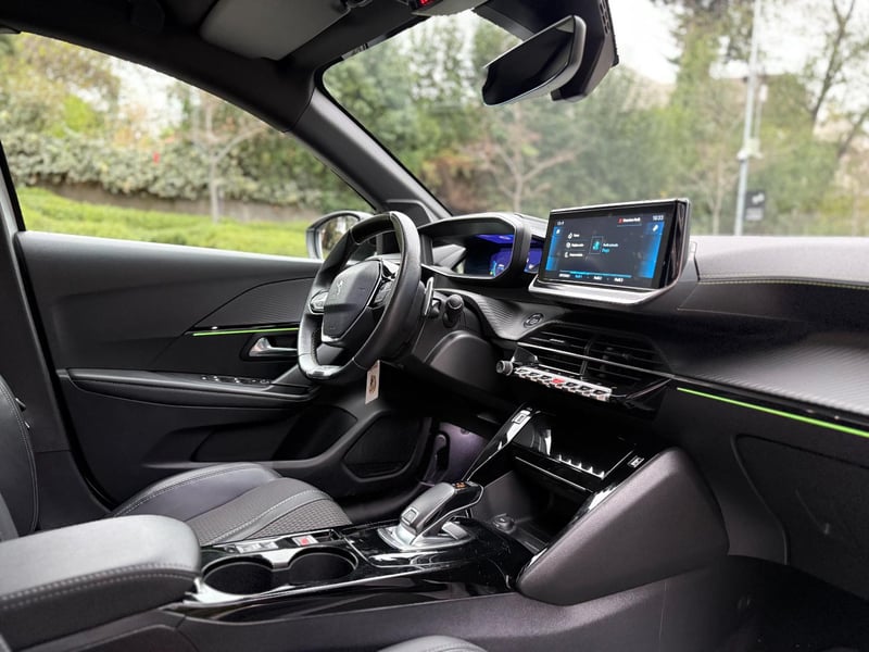 Peugeot 208 GT 1.2 PureTech AT 2022 - Imagen 11 de 16