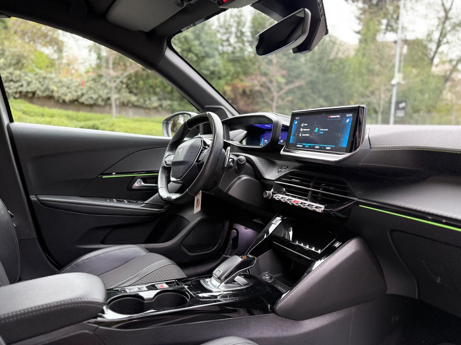 Peugeot 208 GT 1.2 PureTech AT 2022 - Imagen 11 de 16