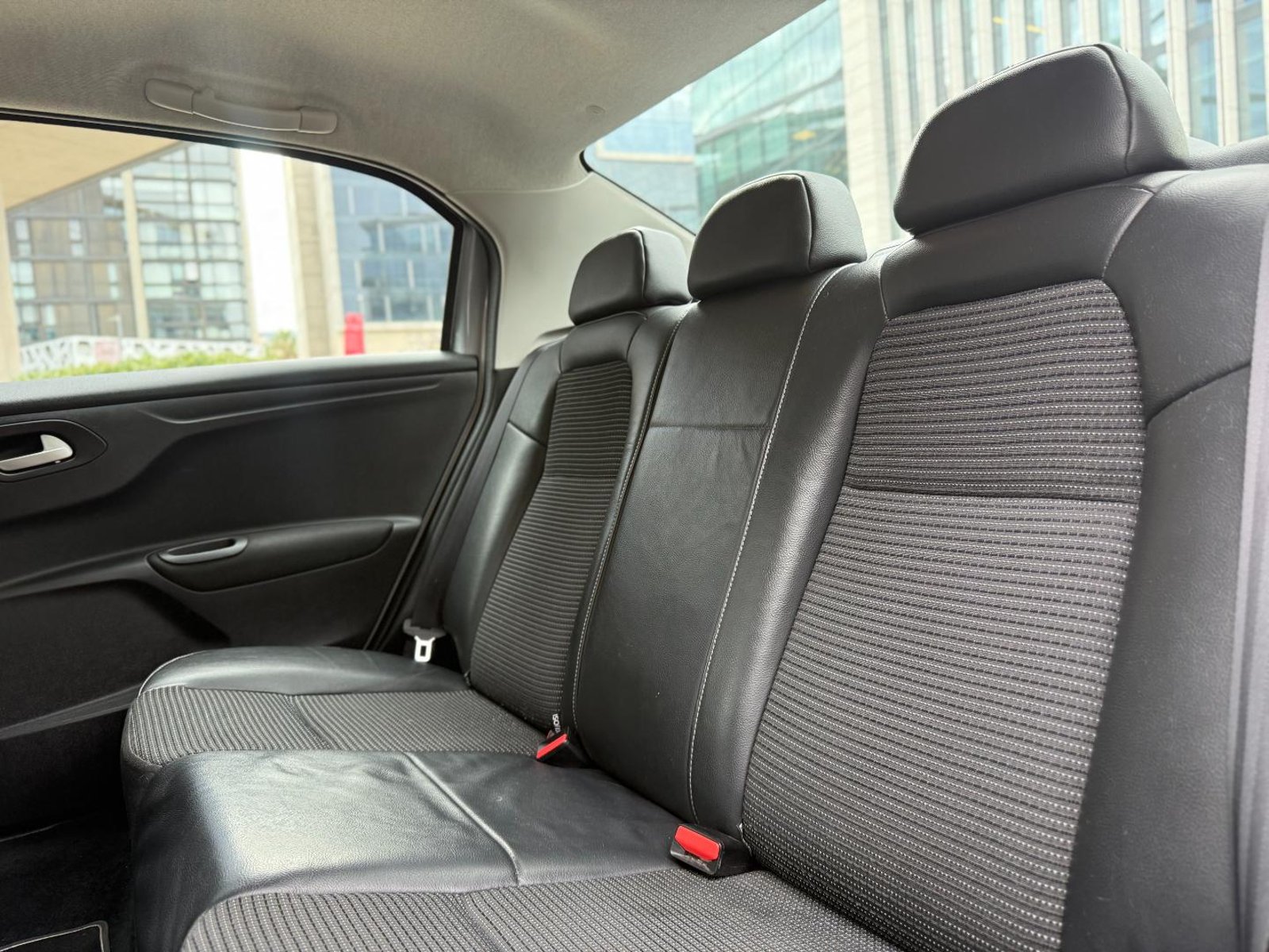 Peugeot 301 Allure 1.6 HDi 2022 - Imagen 17 de 18
