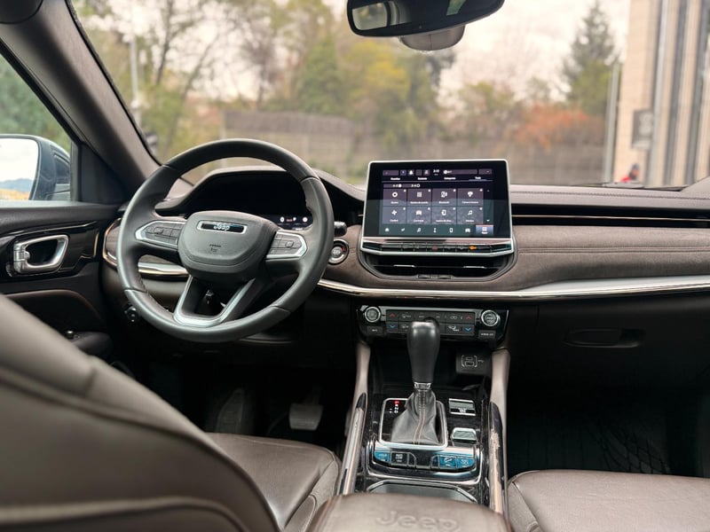 Jeep COMMANDER 2023 - Imagen 12 de 20
