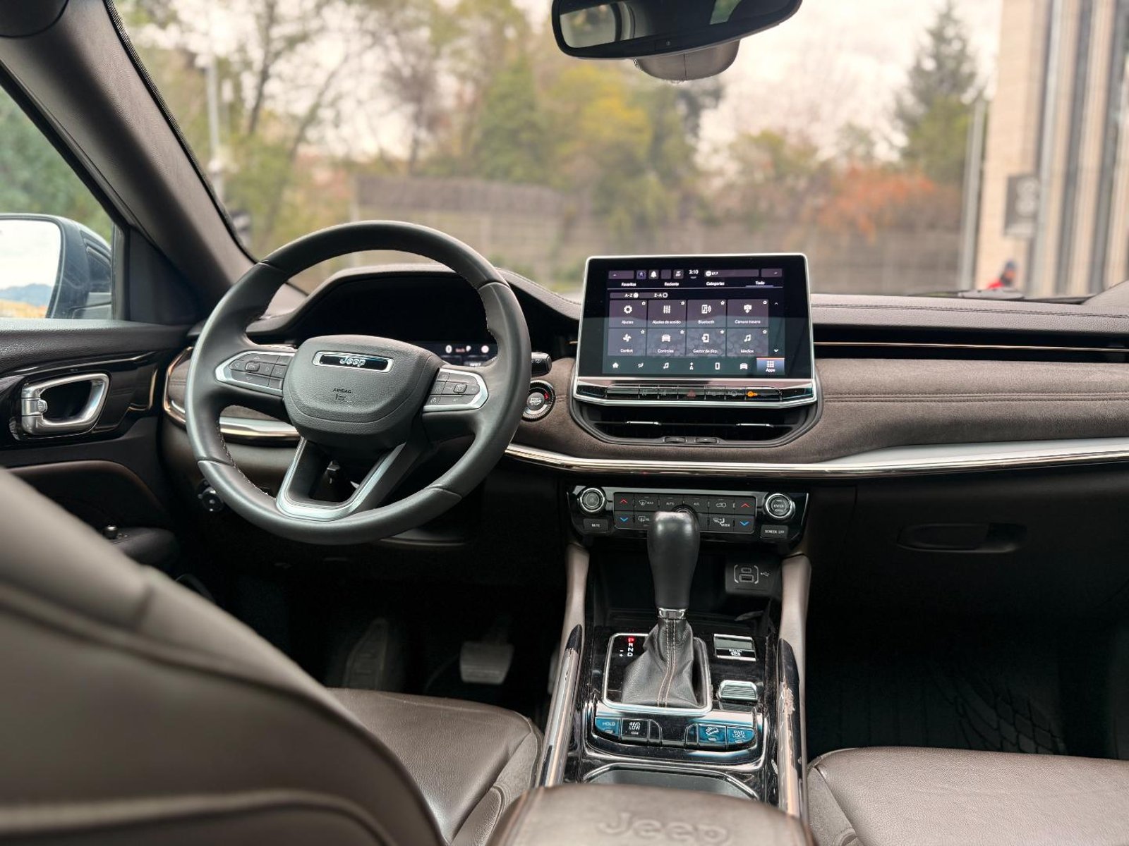 Jeep COMMANDER 2023 - Imagen 12 de 20