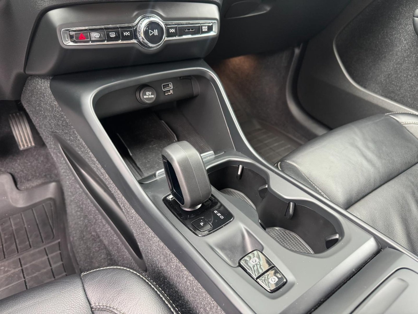 Volvo XC40 T4 Momentum 2021 - Imagen 12 de 19