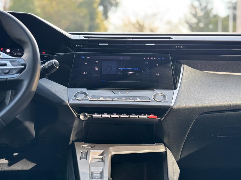 Peugeot 308 Allure 1.2 PureTech 2023 - Imagen 13 de 18