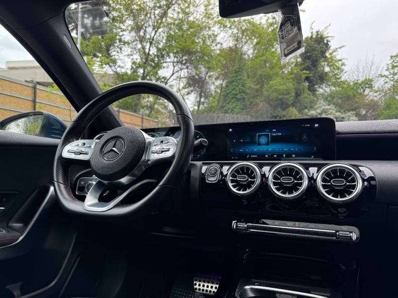 Mercedes-Benz A250 2.0 AMG LINE 2023 - Imagen 9 de 17