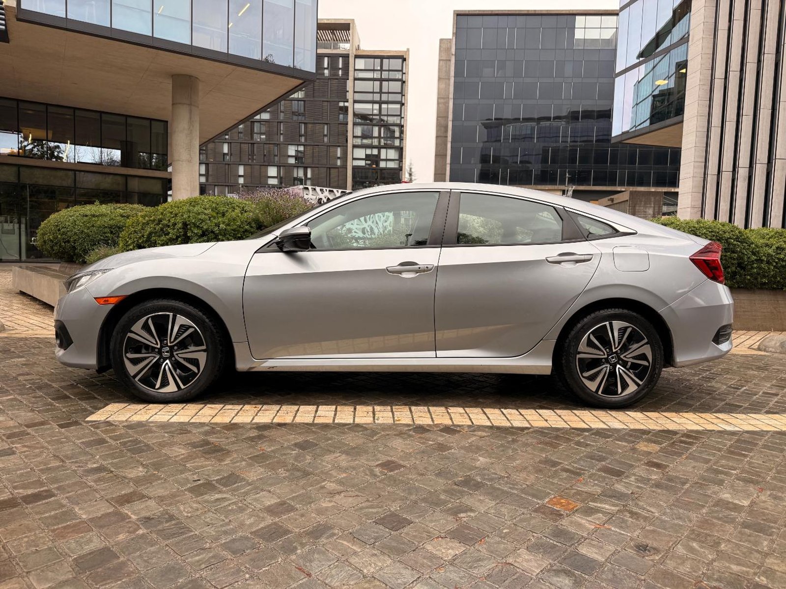Honda CIVIC EX 1.5 2017 - Imagen 8 de 20
