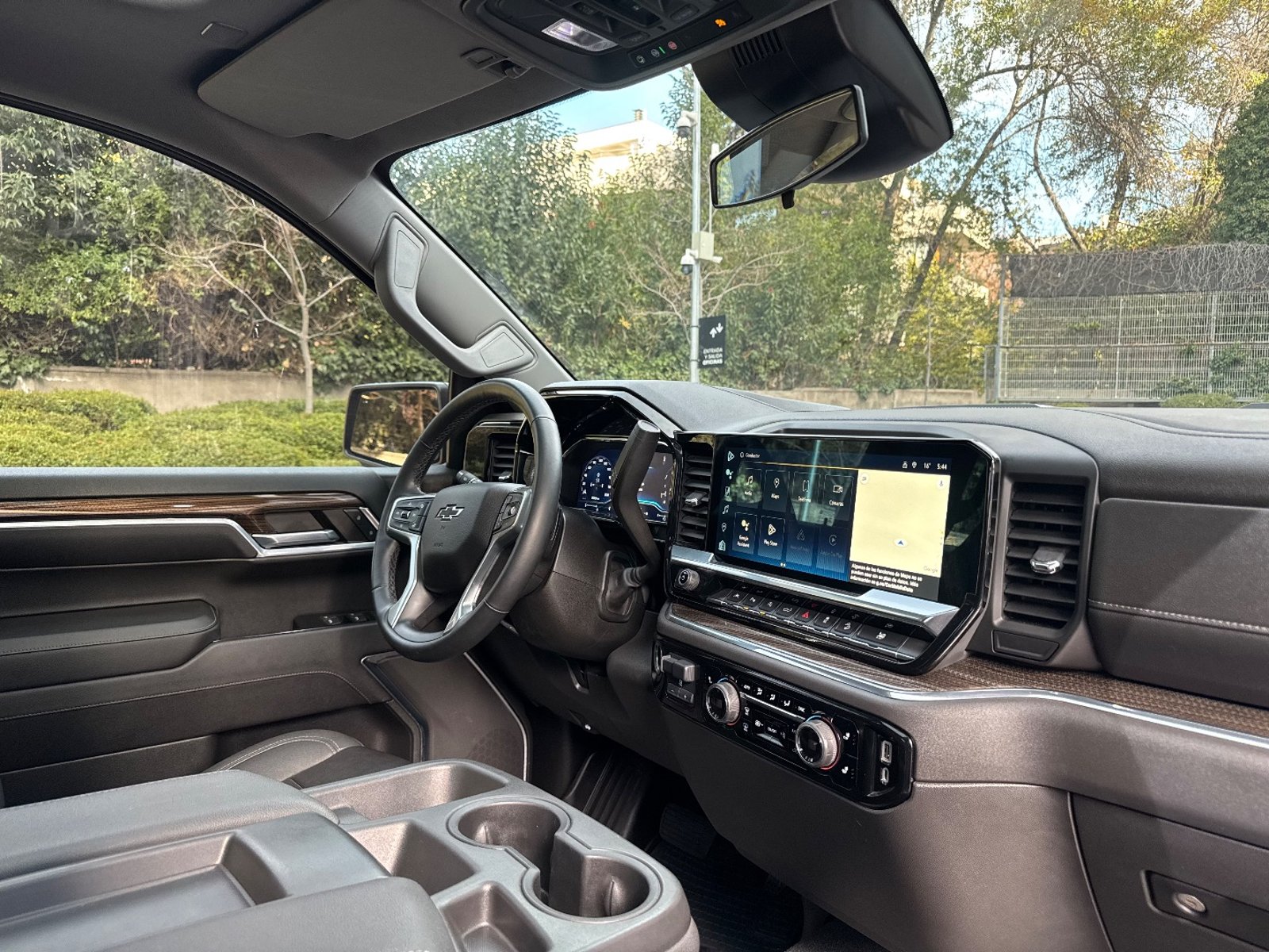 CHEVROLET SILVERADO 1500 LTZ Z71 5.3 V8 4x4 2023 - Imagen 14 de 18