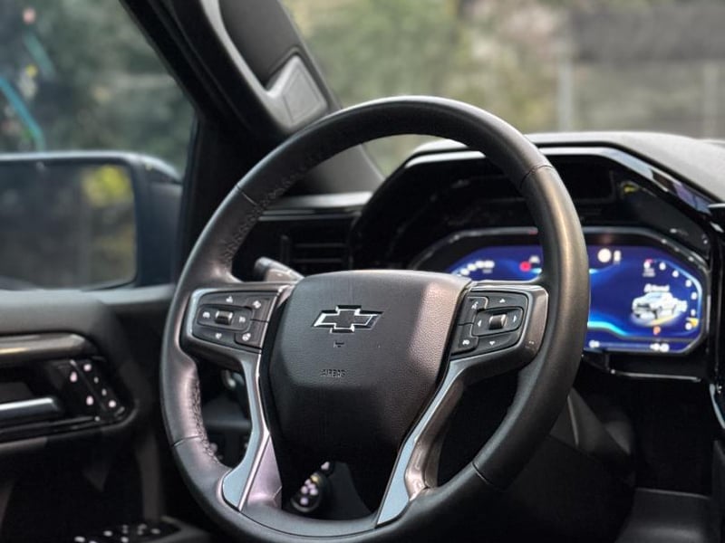 Chevrolet SILVERADO 6.2 ZR2 AUTO DC 4WD R 2023 - Imagen 10 de 19