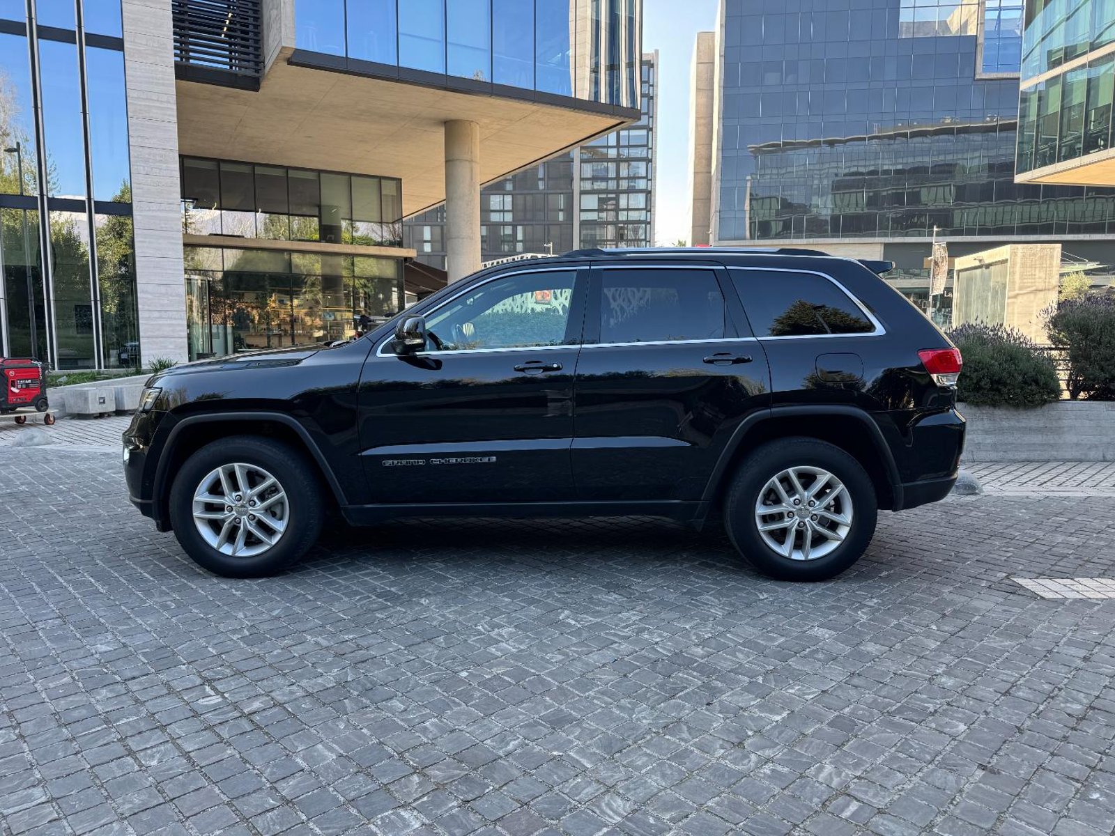 Jeep Grand Cherokee Laredo 3.6 V6 4x4 2018 - Imagen 7 de 19